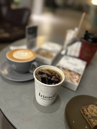 Frieze Cafe محمصة و مقهى إفريز