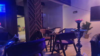 كافية بساطة للمشروبات وتقديم الشيش