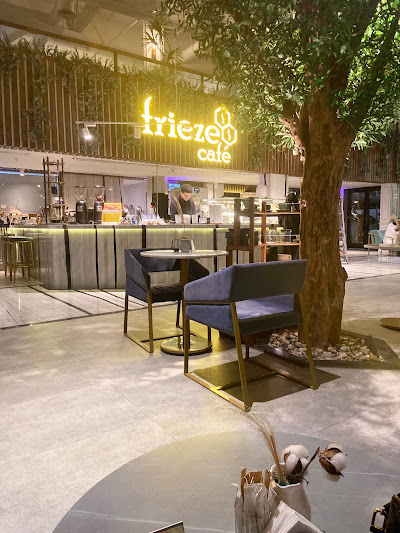 Frieze Cafe محمصة و مقهى إفريز