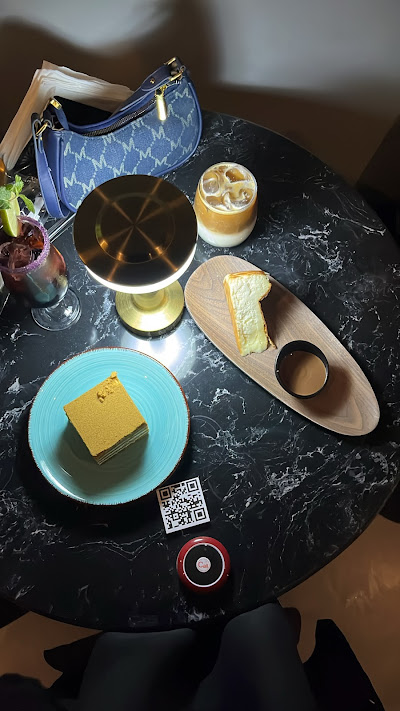 QR7 LOUNGE