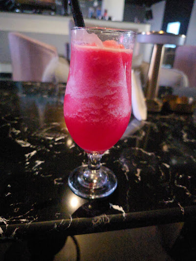 QR7 LOUNGE